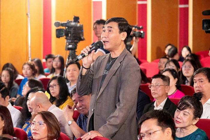 TS. Lê Hồng Phước góp ý kiến tại tọa đàm
