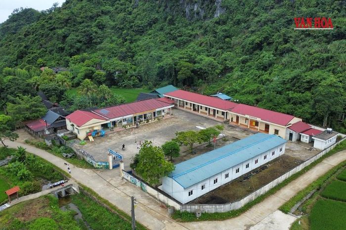 Điểm trường ở xóm Bản Tèn (xã Văn Lăng, tỉnh Thái Nguyên) rộn ràng ngày tựu trường