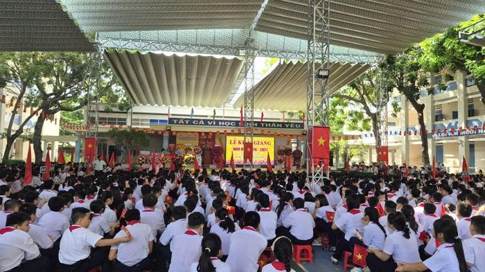 Quang cảnh Lễ khai giảng năm học mới tại Trường THCS Võ Thị Sáu, phường Nam Nha Trang, tỉnh Khánh Hòa