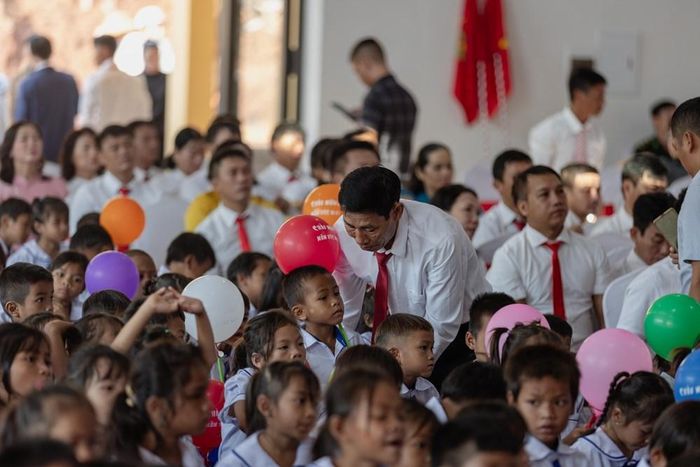 Chăm lo cho học sinh trong Lễ khai giảng năm học mới