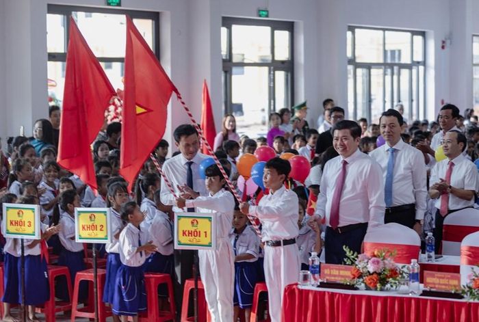 Học sinh Trường Phổ thông Nội trú Tiểu học và THCS Thượng Trạch trong nghi thức chào cờ ngày khai giảng năm học 2026-2027