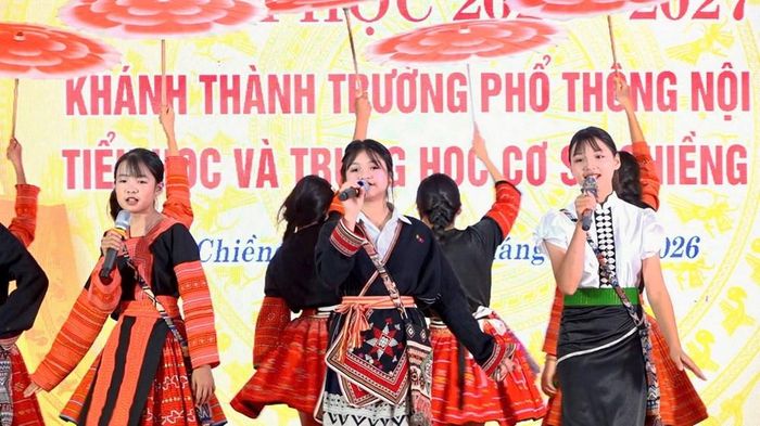 Lễ khai giảng và khánh thành Trường Phổ thông nội trú Tiểu học và Trung học cơ sở Chiềng Sơn