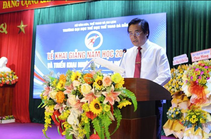 TS. Dương Mạnh Thắng - Phó Hiệu trưởng Trường ĐH TDTT Đà Nẵng phát động phong trào thi đua năm học 2026 - 2027