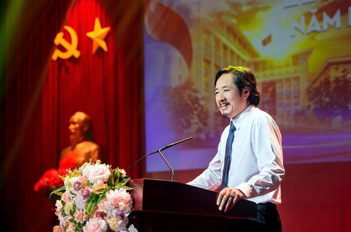 Hiệu trưởng Trường Đại học Sân khấu - Điện ảnh Hà Nội, TS. NSƯT Bùi Như Lai phát biểu