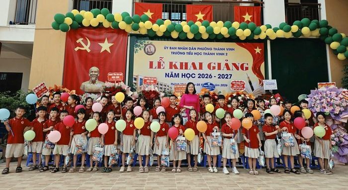 Lễ khai giảng năm học mới tại Trường tiểu học Thành vinh 2 (phường Thành Vinh, Nghệ An)