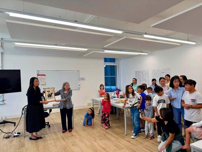 Trường đã chính thức được Sở Giáo dục bang Zürich công nhận là trường ngôn ngữ và văn hóa di sản (HSK) từ năm 2024