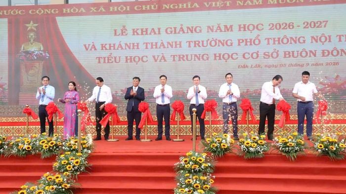 Lãnh đạo tỉnh Đắk Lắk cắt băng khánh thành Trường Phổ thông nội trú Tiểu học và THCS Buôn Đôn
