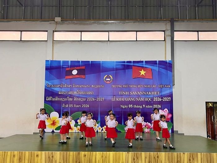 Gần 1.000 học sinh Trường Hữu nghị Lào - Việt Nam tại Savannakhet bước vào năm học mới