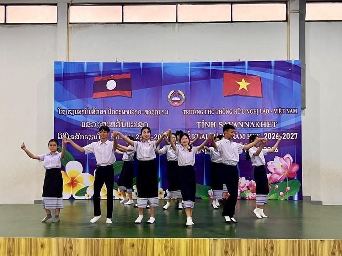 Gieo mầm tri thức, vun đắp tình hữu nghị Việt - Lào tại Savannakhet