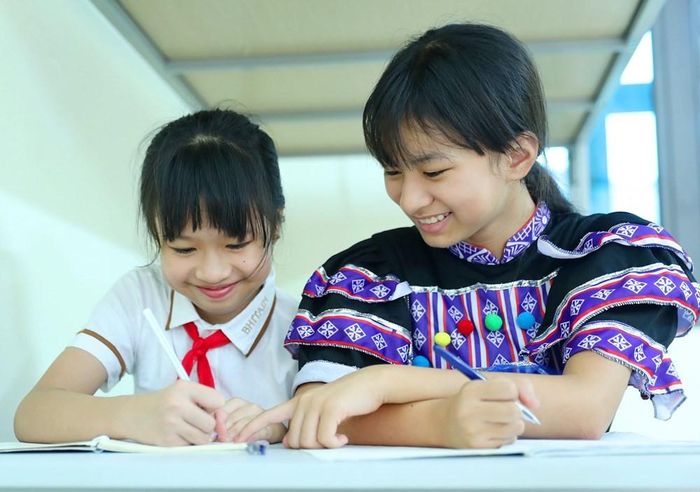 Những lớp học mới mở thêm cơ hội học tập, nuôi dưỡng ước mơ cho trẻ em vùng biên Yên Sơn