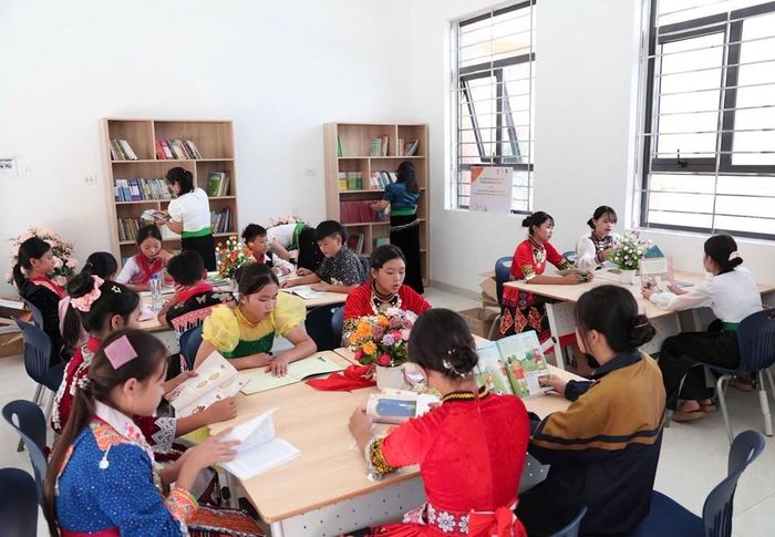 Những cuốn sách mới mở ra cơ hội tiếp cận tri thức, nuôi dưỡng thói quen đọc cho học sinh vùng cao Si Pa Phìn