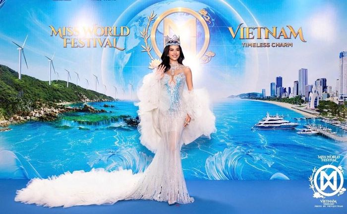 Đương kim Hoa hậu Thế giới Opal Suchata tại Chung kết Miss World 2026