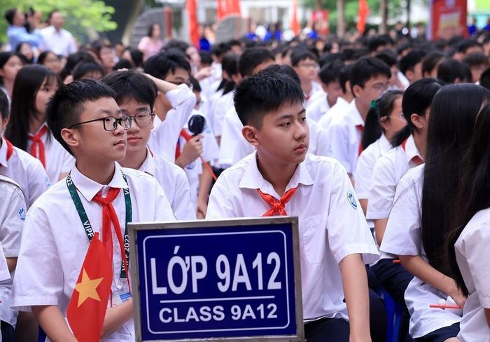 Học sinh Trường THCS Trần Duy Hưng đón chào năm học mới 2026 - 2027. Ảnh: Tuấn Anh - TTXVN