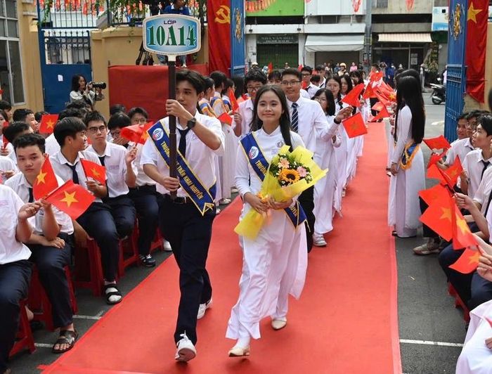 Thầy trò Trường PTTH Trần Khai Nguyên, phường An Đông, TPHCM, hân hoan bước vào năm học 2026-2027 - Ảnh: chinhphu.vn/Lê Anh