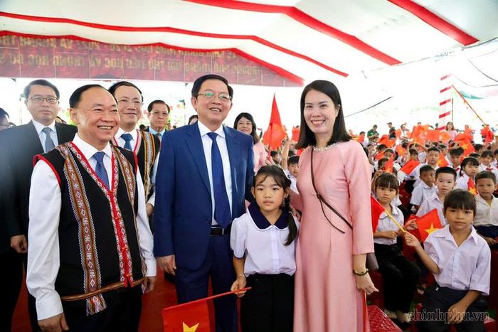 Phó Thủ tướng Hồ Quốc Dũng dự Lễ khai giảng năm học 2026-2027 và khánh thành Trường Phổ thông nội trú Tiểu học và Trung học cơ sở (TH&THCS) Ia Púch tại làng Chư Kó, xã Ia Púch, tỉnh Gia Lai - Ảnh: chinhphu.vn/Mai Anh
