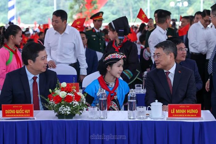 Thủ tướng Chính phủ Lê Minh Hưng dự lễ khai giảng năm học 2026-2027 tại điểm cầu chính, Trường Phổ thông nội trú Tiểu học và Trung học cơ sở Mường Khương (xã Mường Khương, tỉnh Lào Cai) - Ảnh: chinhphu.vn/Nhật Bắc