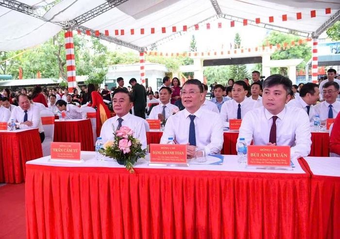 Thường trực Ban Bí thư Trần Cẩm Tú dự Lễ khai giảng năm học 2026-2027 tại Trường Phổ thông Dân tộc nội trú tỉnh Bắc Ninh - Ảnh: Báo Giáo dục và Thời đại