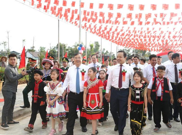 Phó Thủ tướng Thường trực Chính phủ Phạm Gia Túc tới dự Lễ khánh thành và khai giảng năm học mới 2026-2027 tại điểm cầu Trường Phổ thông nội trú Tiểu học và Trung học cơ sở Thanh Nưa (Điện Biên) - Ảnh: chinhphu.vn/Nguyễn Hoàng