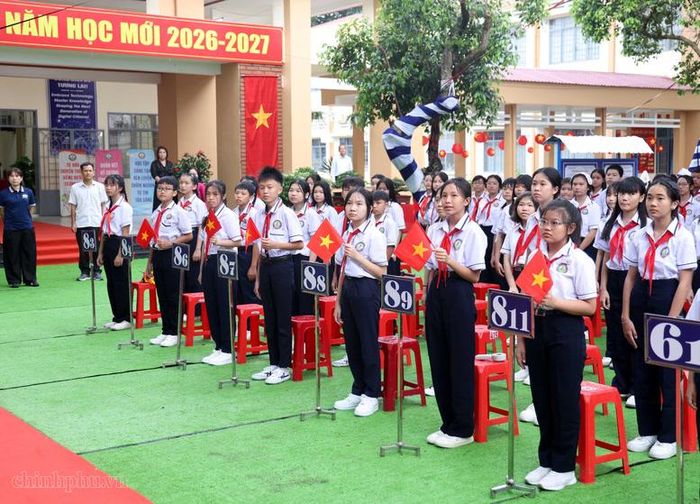Các em học sinh hân hoan đón chào năm học mới - Ảnh: chinhphu.vn/Đức Tuân