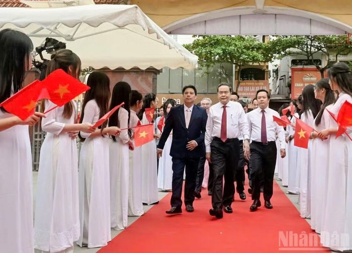 Chủ tịch Quốc hội Trần Thanh Mẫn dự Lễ khai giảng năm học 2026-2027 tại Trường THPT Lê Quý Đôn, tỉnh Hưng Yên. (Ảnh: Duy Linh)