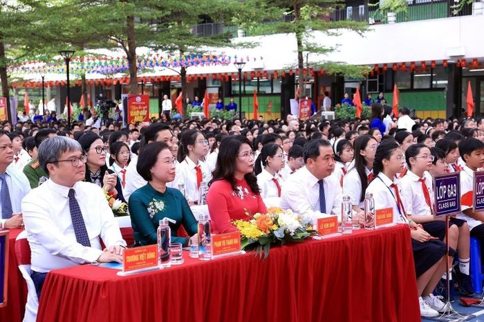 Không khí lễ khai giảng tại điểm trường THCS Trần Duy Hưng. Ảnh: Tuấn Anh - TTXVN