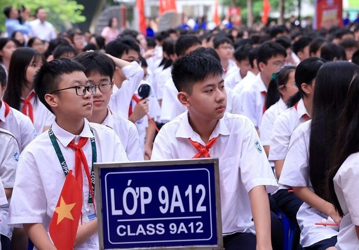 Học sinh Trường THCS Trần Duy Hưng đón chào năm học mới 2026 - 2027. Ảnh: Tuấn Anh - TTXVN