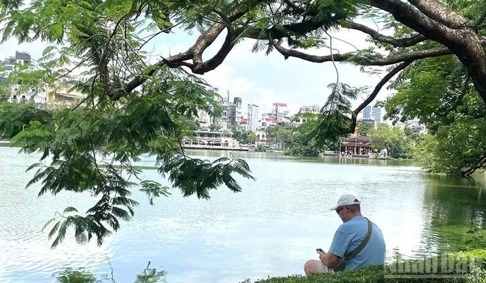 Dự báo khu vực Hà Nội ngày nắng, chiều tối và đêm có mưa rào và dông vài nơi. (Ảnh minh họa: Đ.T)