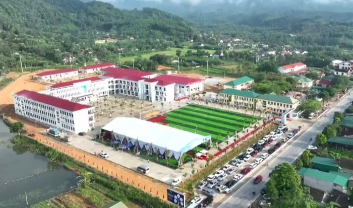 Trường phổ thông nội trú tiểu học và trung học cơ sở Sơn Kim 1 được xây dựng khang trang, hiện đại. (Ảnh: NT)