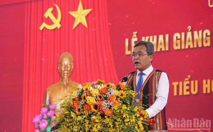 Đồng chí Hồ Văn Niên, Ủy viên Trung ương Đảng, Bí thư Tỉnh ủy Quảng Ngãi phát biểu tại buổi lễ. (Ảnh: HIỂN CỪ)