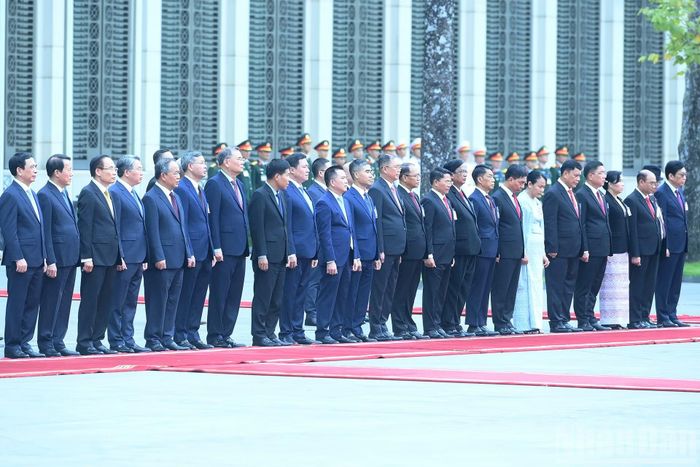 Các đại biểu cấp cao hai nước Việt Nam và Myanmar tham dự Lễ đón﻿.