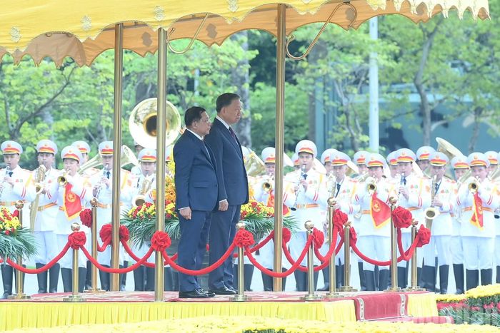 Tổng Bí thư, Chủ tịch nước Tô Lâm và Tổng thống Myanmar Min Aung Hlaing nghe Quân nhạc cử Quốc thiều hai nước.