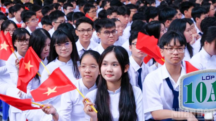 Không khí rạng rỡ vui tươi ngày khai giảng.