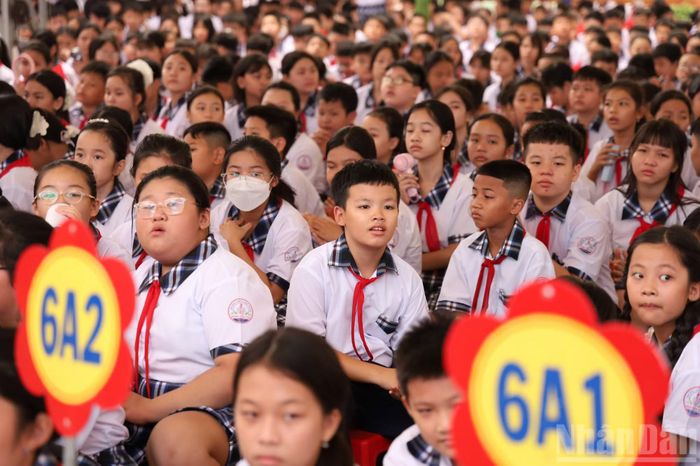 Học sinh Trường trung học cơ sở Đặng Tấn Tài, phường Phước Long tại Lễ khai giảng năm học mới 2026-2027. (Ảnh: QUANG QUÝ)