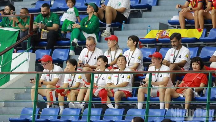 Đội Singapore đến tham dự World Cup ở Việt Nam là thành viên từ câu lạc bộ có độ tuổi "quá niên trạc ngoại tứ tuần".