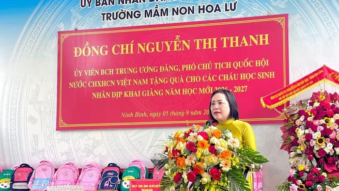  Đồng chí Nguyễn Thị Thanh, Ủy viên Trung ương Đảng, Phó Chủ tịch Quốc hội phát biểu tại Trường mầm non Hoa Lư. (Ảnh: YẾN TRINH) 