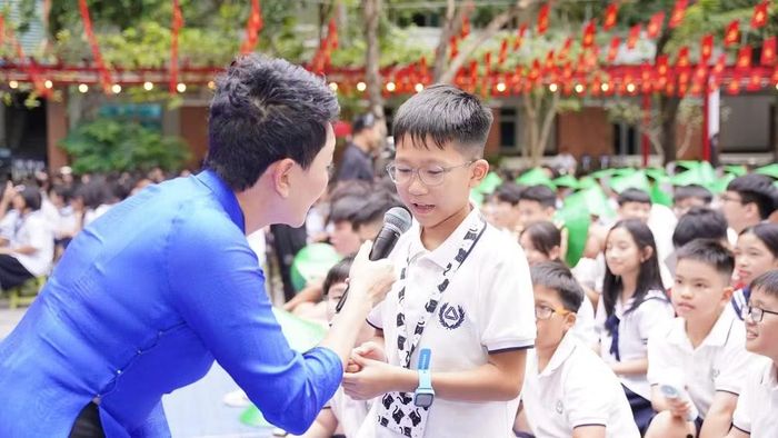 Học sinh tham gia giao lưu.