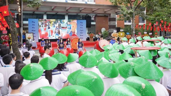Không khí sôi nổi và rực rỡ sắc màu. (Ảnh: NTCC)