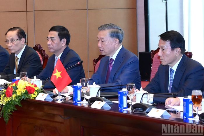 Tổng Bí thư, Chủ tịch nước Tô Lâm phát biểu tại hội đàm với Tổng thống Myanmar Min Aung Hlaing.