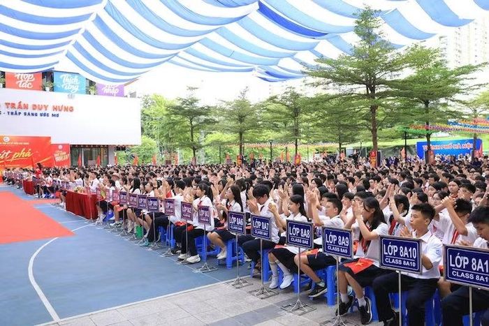 Quang cảnh Lễ khai giảng tại Trường trung học cơ sở Trần Duy Hưng. (Ảnh: Thái Quang)