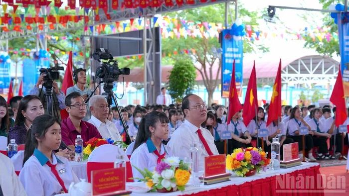 Năm học mới, Trường trung học cơ sở-trung học phổ thông Tân Bằng có 39 lớp với hơn 1.600 học sinh. (Ảnh: HỮU TÙNG)