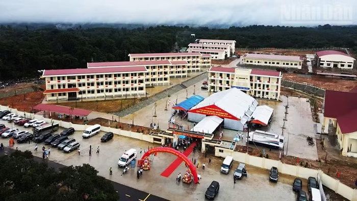 Trường phổ thông nội trú tiểu học và trung học cơ sở Ia Púch được đầu tư khang trang. (Ảnh: PHÚC THẮNG)