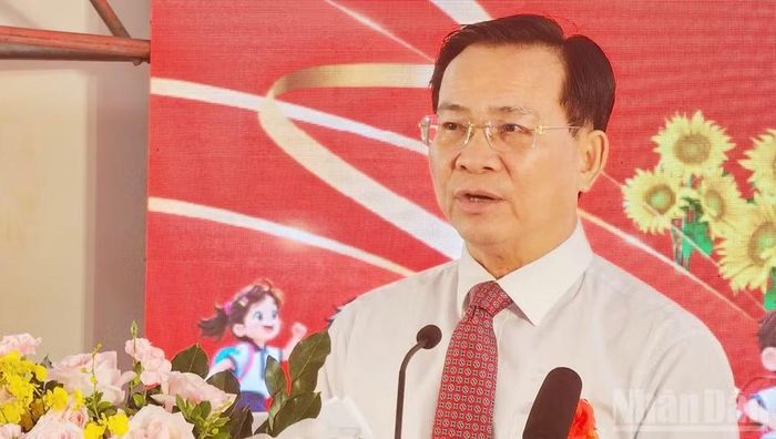 Ủy viên Trung ương Đảng, Chủ tịch Ủy ban nhân dân tỉnh Lâm Đồng Hồ Văn Mười phát biểu tại buổi lễ.
