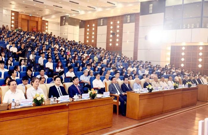  Quang cảnh buổi lễ tại Đại học Kinh tế Quốc dân. (Ảnh: TUẤN ANH) 