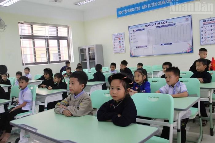Học sinh khối tiểu học của nhà trường. (Ảnh: QUỐC ĐẠT)