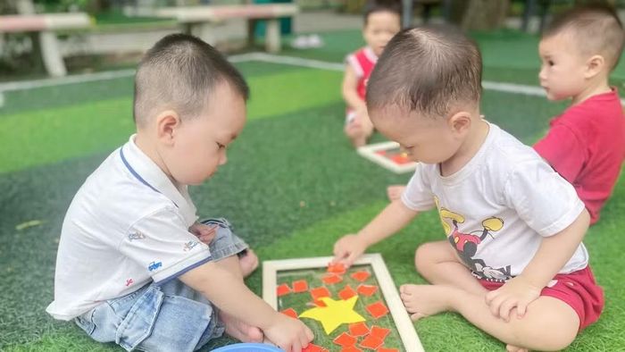 Giờ chơi của trẻ tại Trường mầm non Tân Hội (xã Ô Diên, Hà Nội).