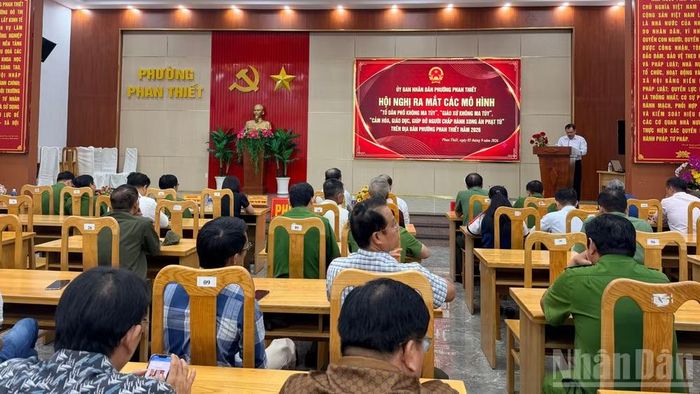 Nhiều tổ dân phố, công an, địa phương tham gia hội nghị. (Ảnh: THANH HẢI)
