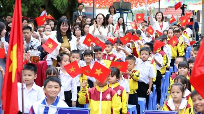 Học sinh Lâm Đồng hân hoan trong ngày khai giảng năm học mới 2026-2027. (Ảnh: CTV)