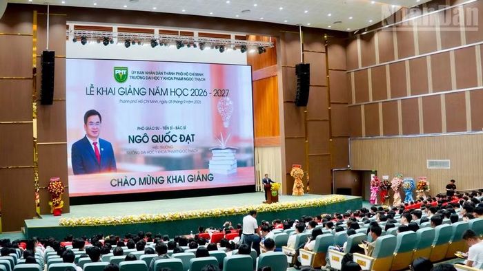 Quang cảnh lễ khai giảng năm học 2026-2027 tại Trường đại học Y khoa Phạm Ngọc Thạch. (Ảnh: THÀNH LÊ)