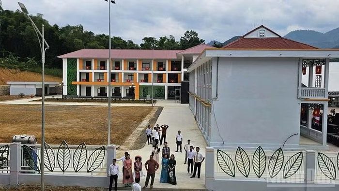 Các khu phòng học liên cấp tiểu học, trung học cơ sở của học sinh xã Sơn Thủy, tỉnh Thanh Hóa. (Ảnh: MAI LUẬN)
