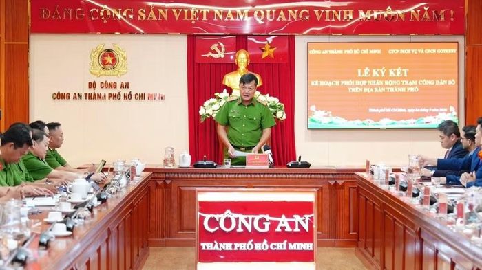  Đại tá Nguyễn Đình Dương, Phó Giám đốc Công an Thành phố Hồ Chí Minh phát biểu tại lễ ký kết (Ảnh: H.Khánh) 
